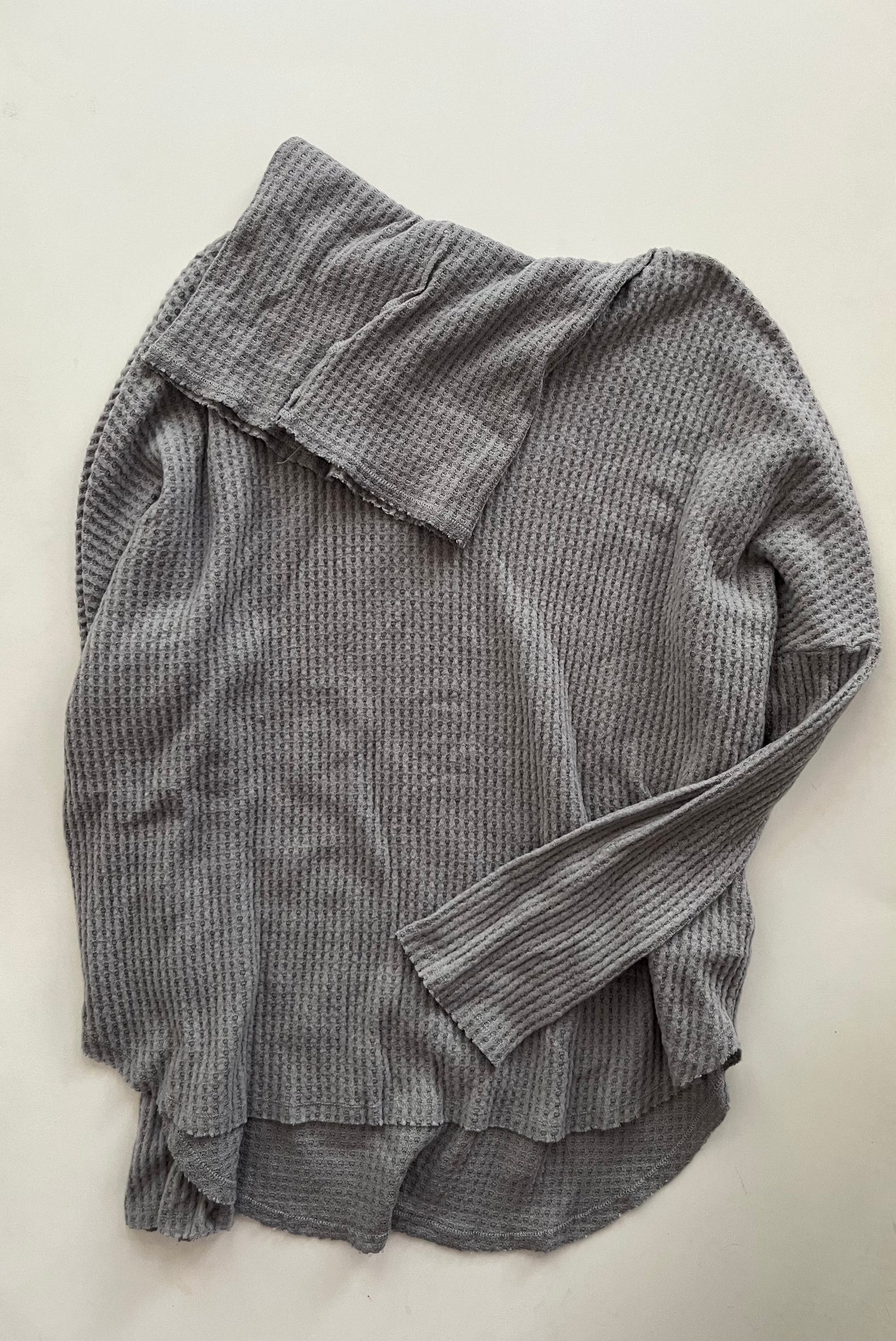 Top Long Sleeve By Everly In Grey, Size: L