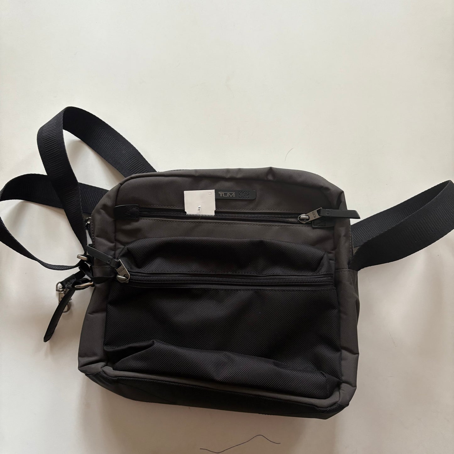 Handbag Designer By Tumi Size: Medium