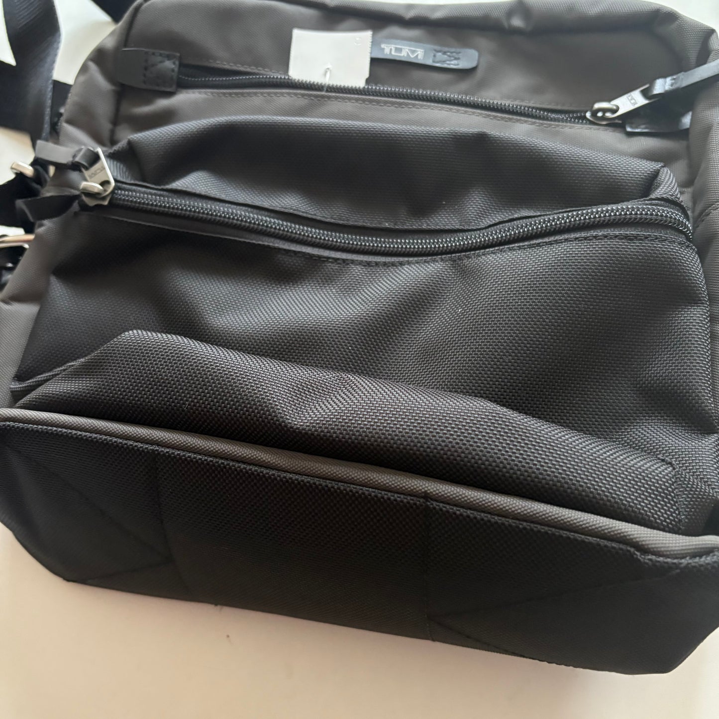 Handbag Designer By Tumi Size: Medium