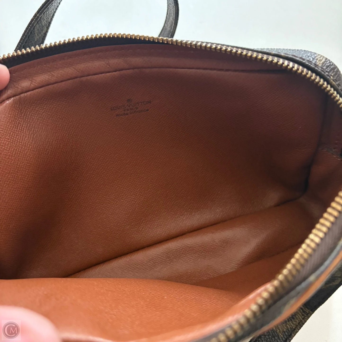 Handbag Luxury Designer By Louis Vuitton, Size: Medium