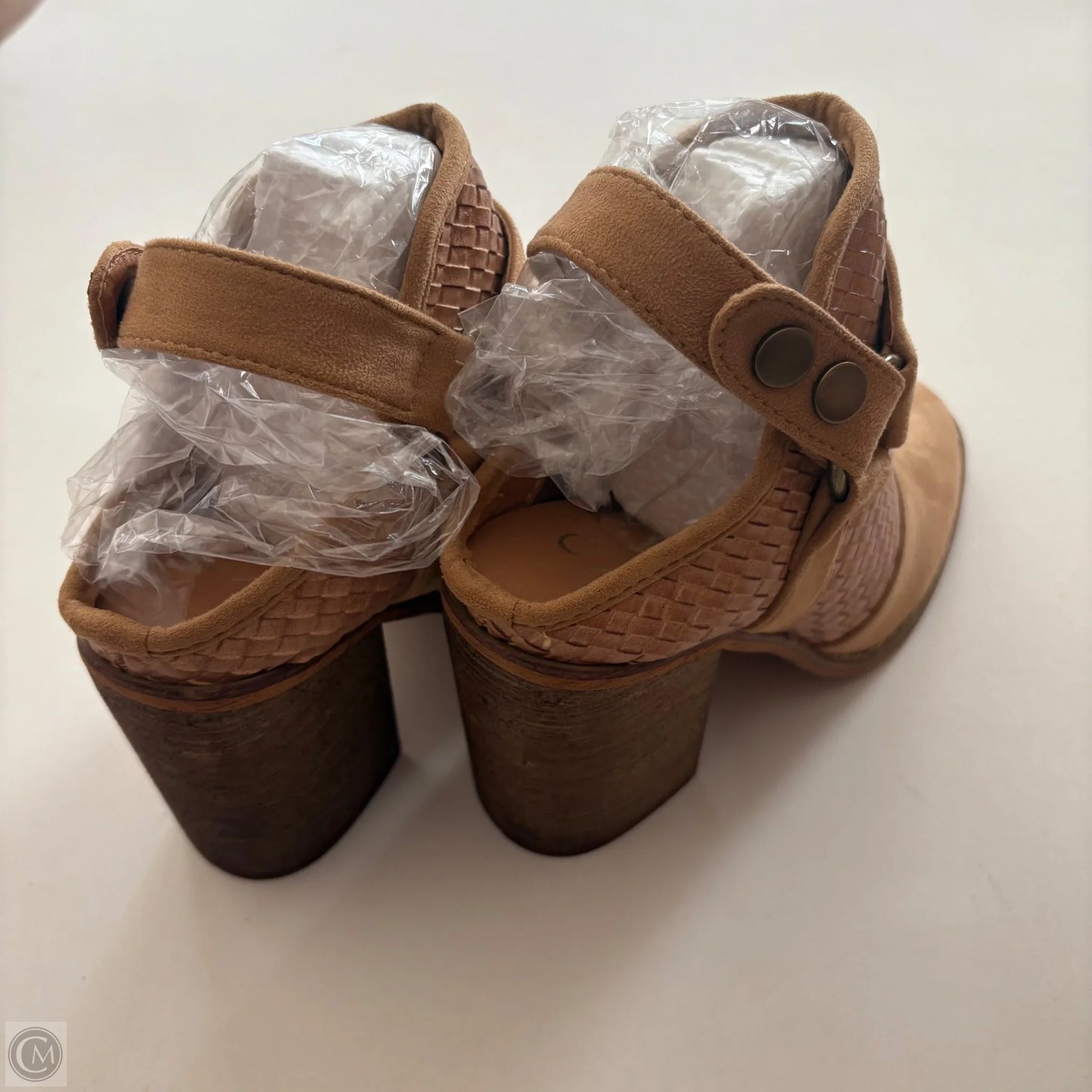 Boots Ankle Heels By Yoki In Tan, Size: 6.5