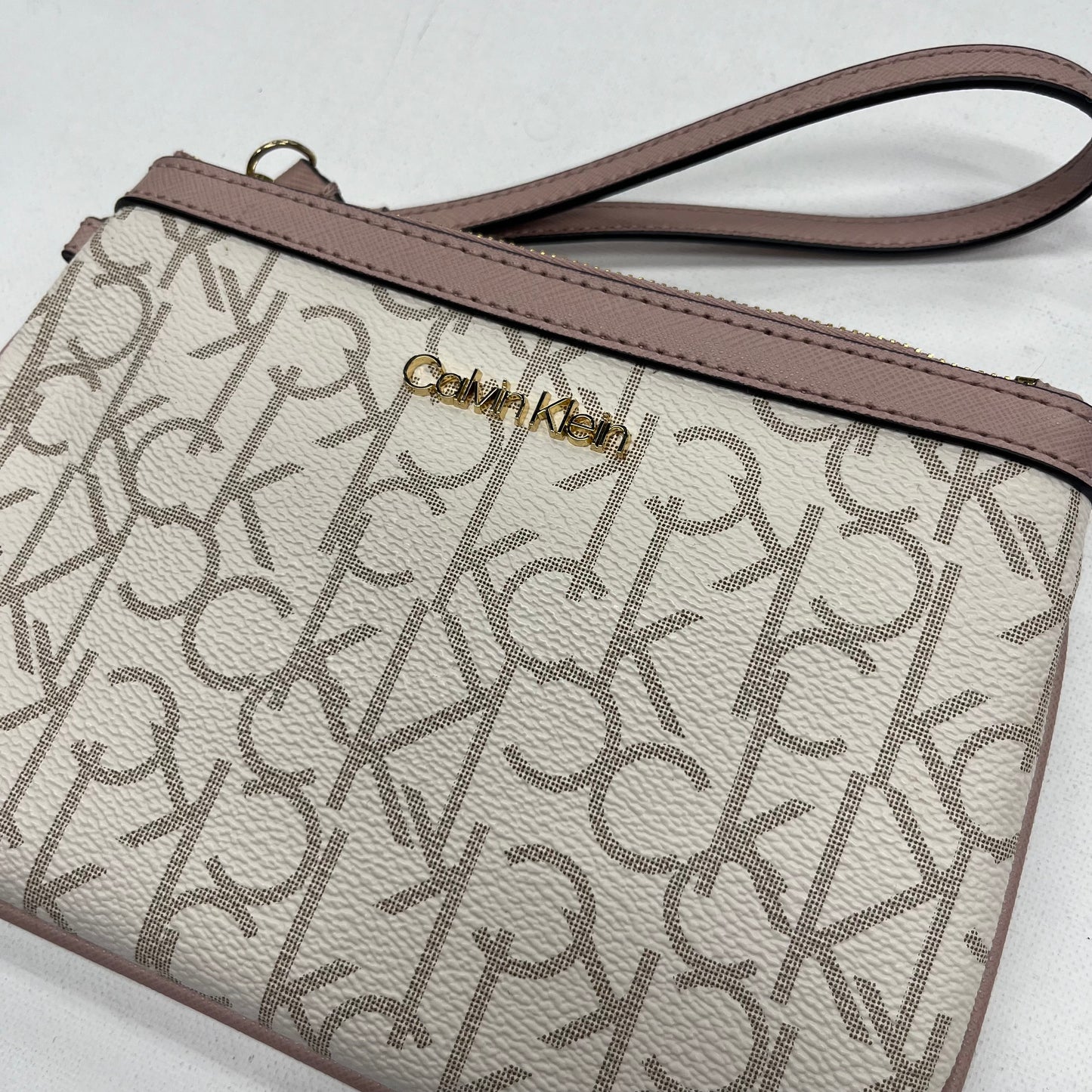 Wristlet By Calvin Klein Size: Medium
