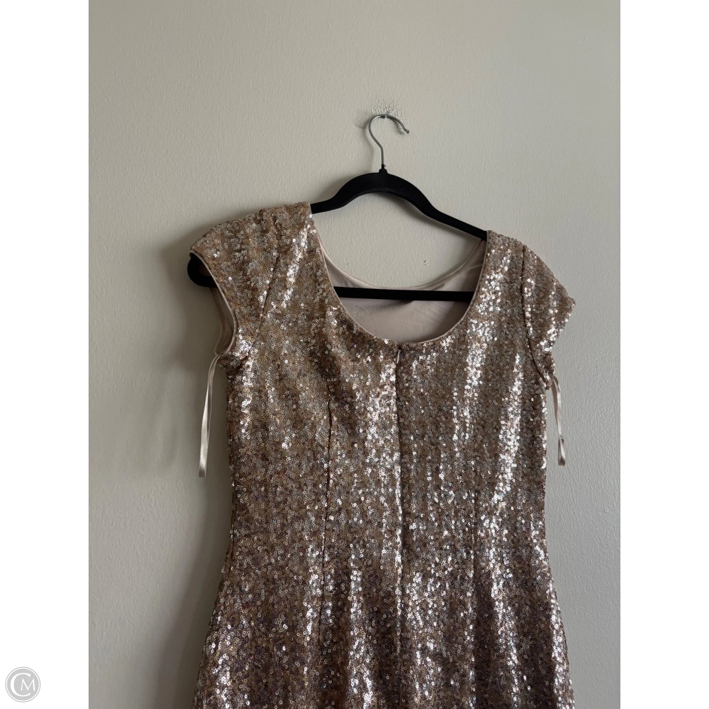 Dress Party Short By White House Black Market In Cream, Size: Xxs