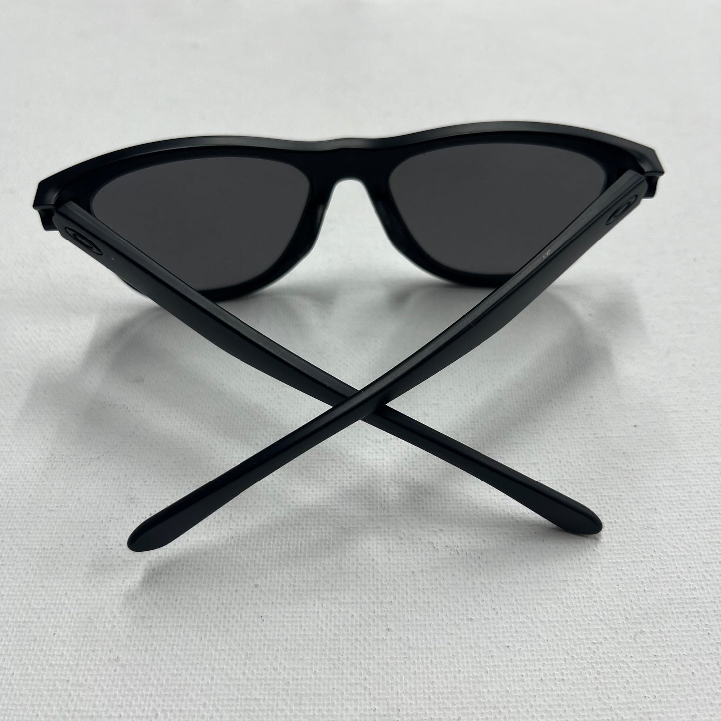 Sunglasses By Oakley Size: 01 Piece