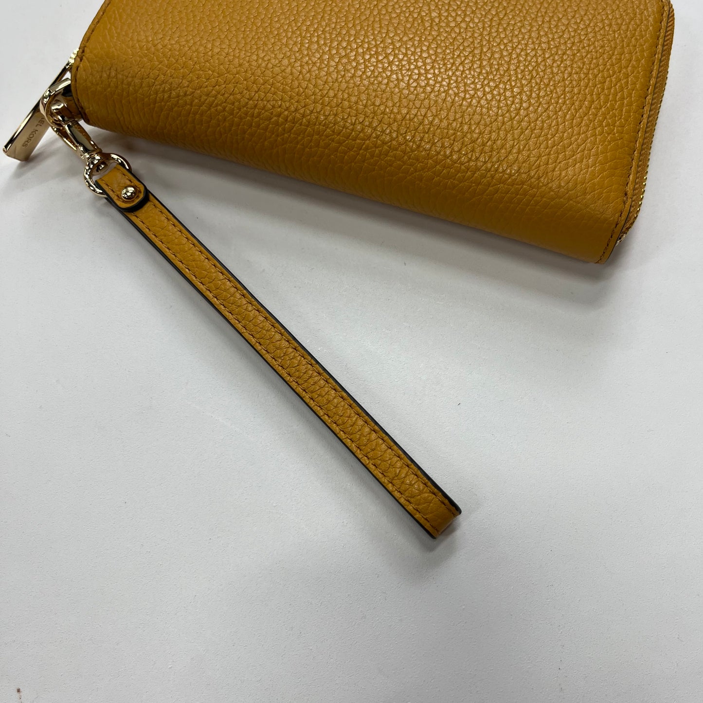 Wristlet Michael Kors NWT, Size Medium