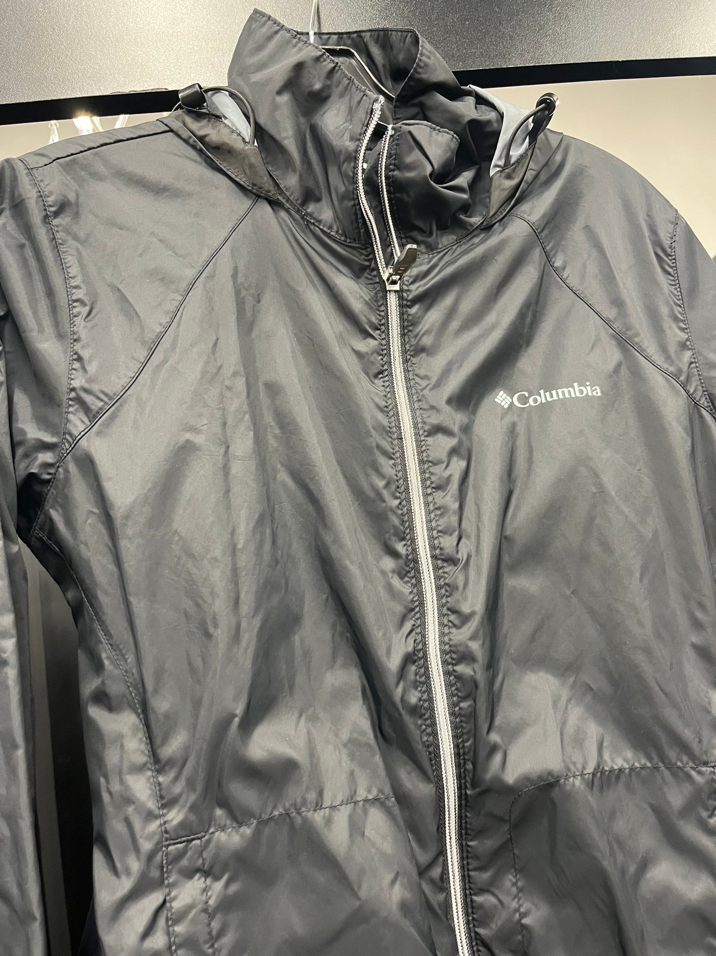 Black Jacket Windbreaker Columbia, Size M