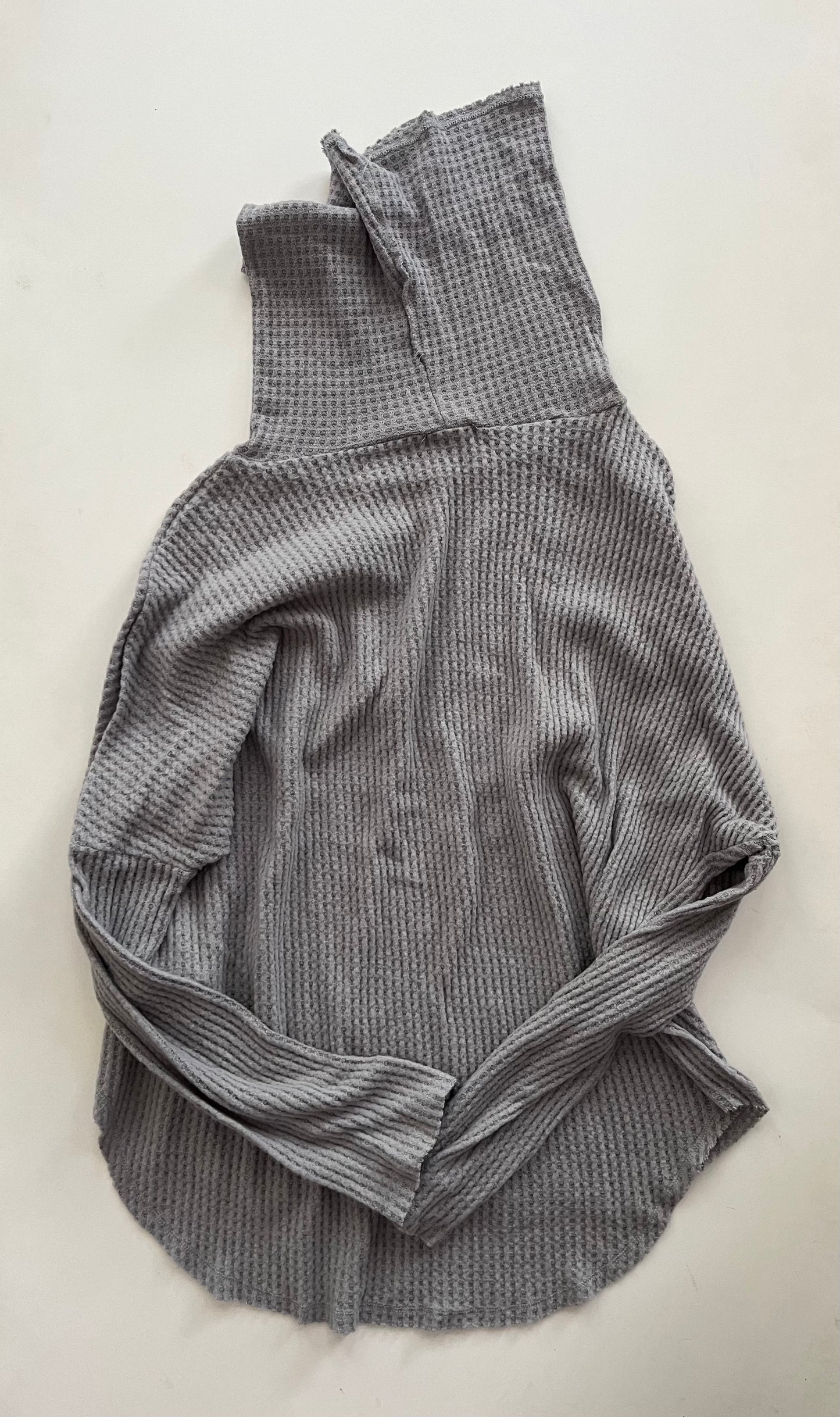 Top Long Sleeve By Everly In Grey, Size: L