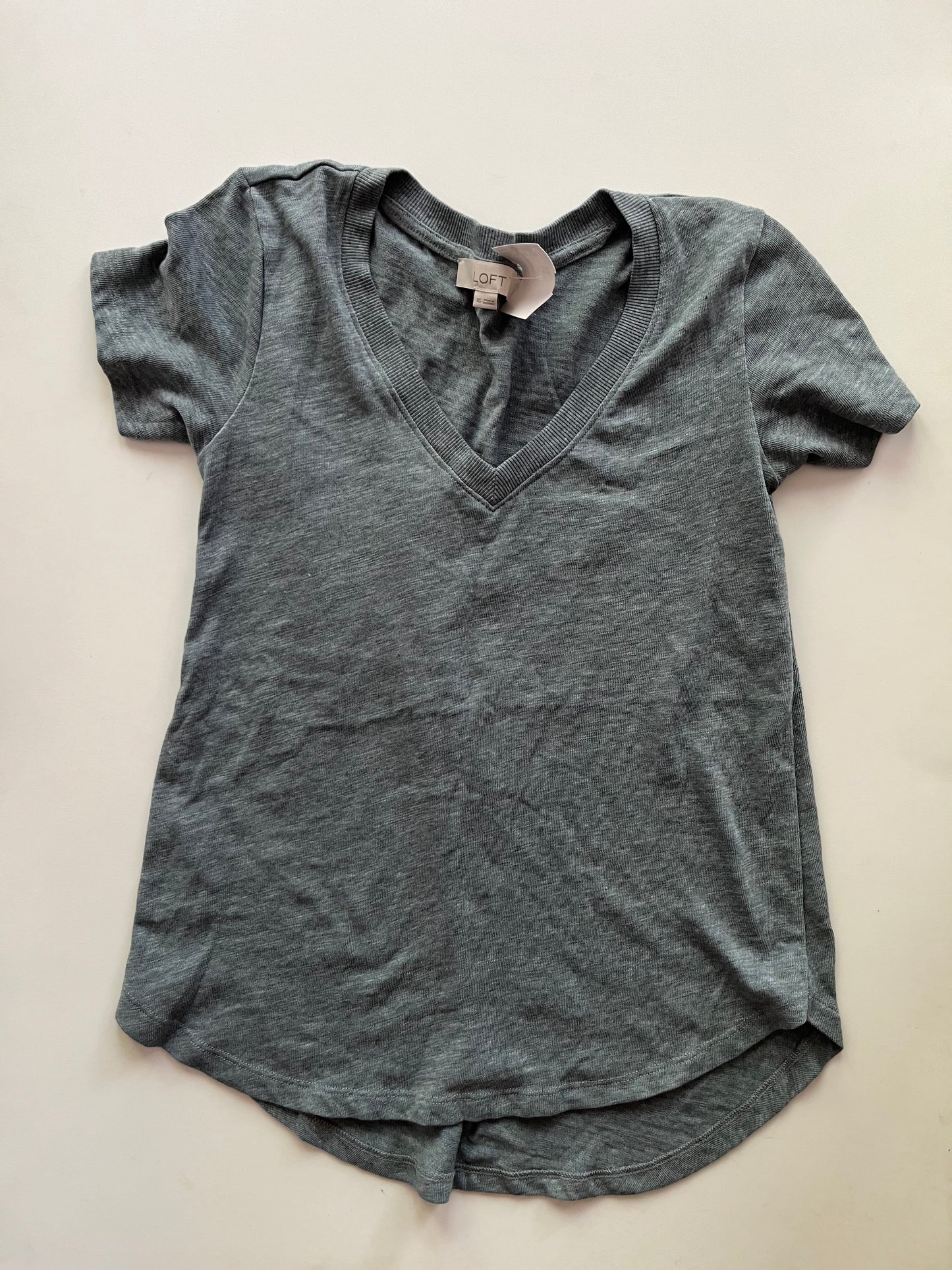 Top Short Sleeve By Loft In Grey, Size: Xs