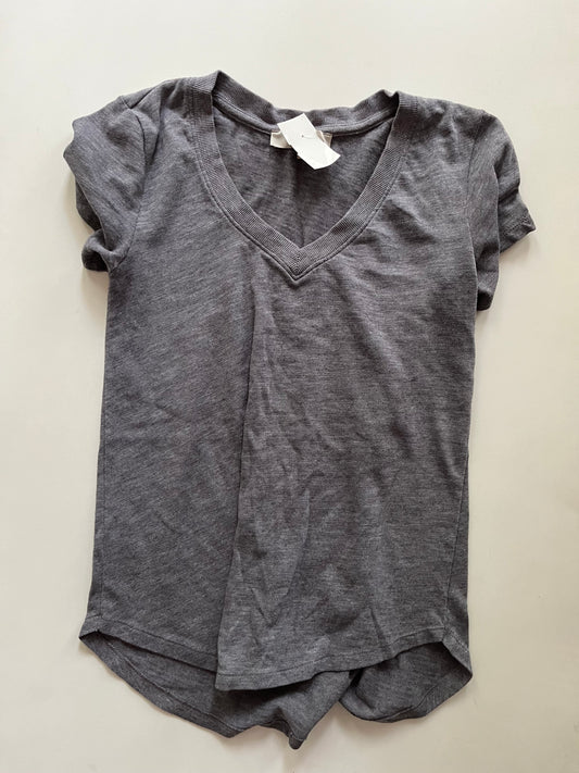 Top Short Sleeve By Loft In Grey, Size: Xs