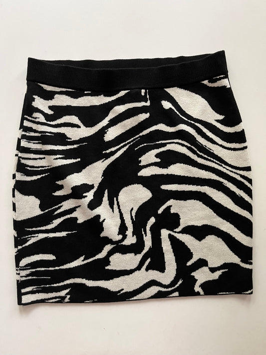 Skirt Mini & Short By H&m In Black Cream, Size: 8