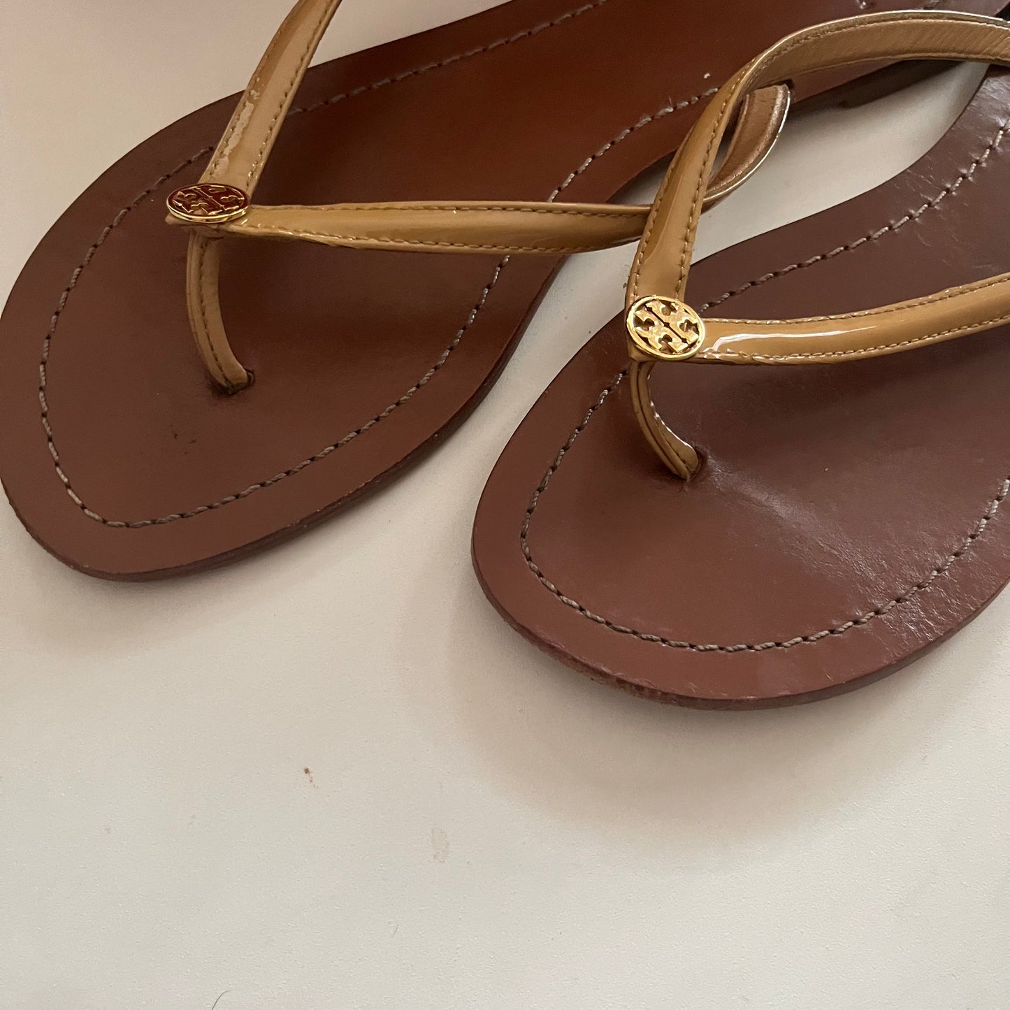 Sandals Flip Flops By Tory Burch In Tan, Size: 9.5