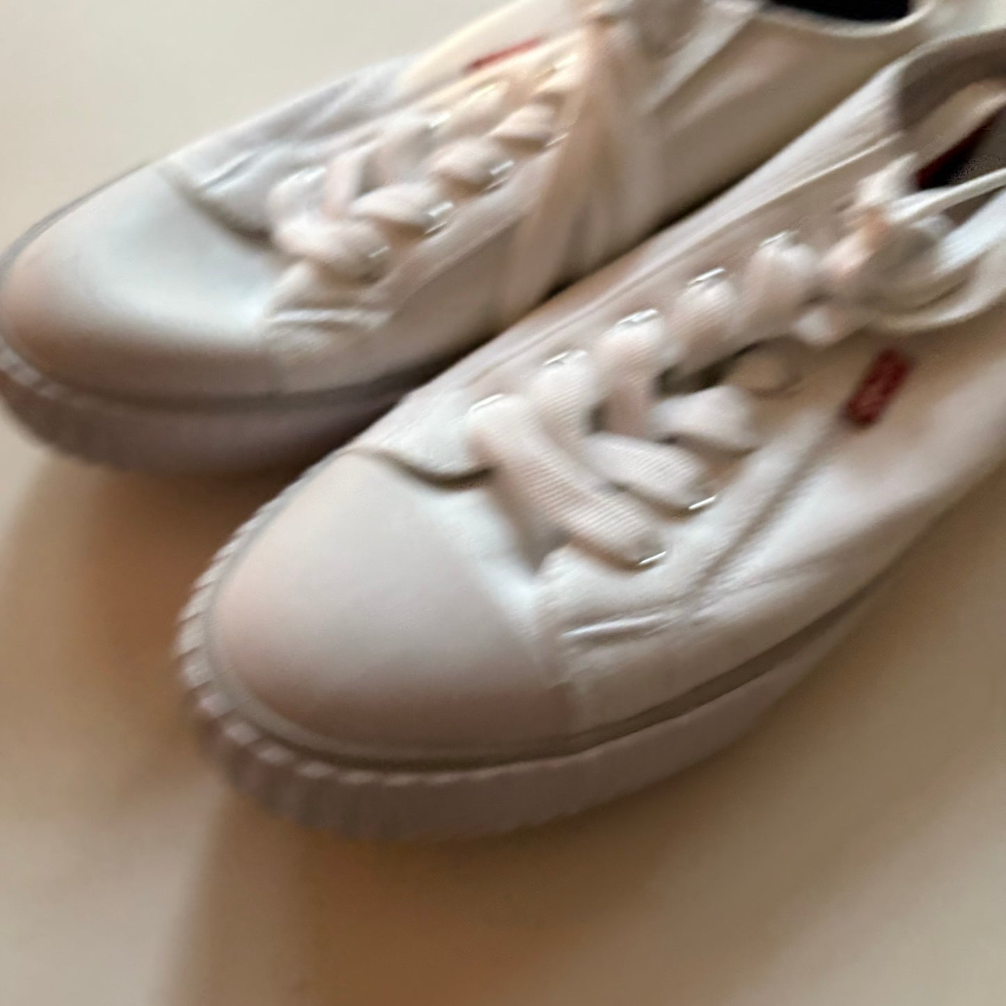 Shoes Sneakers By Levis In White, Size: 9