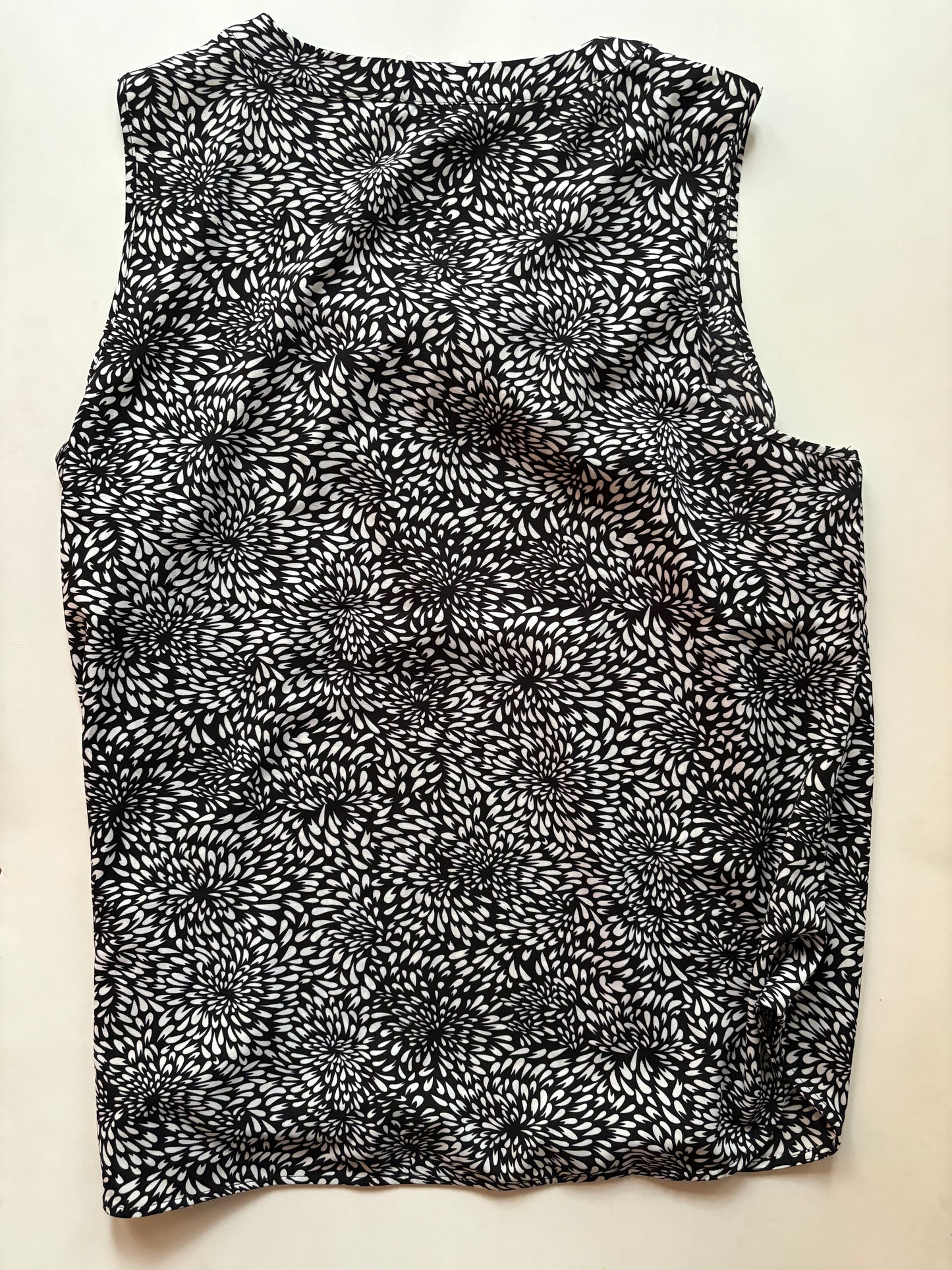 Blouse Sleeveless By Grace In Black & White, Size: 1x