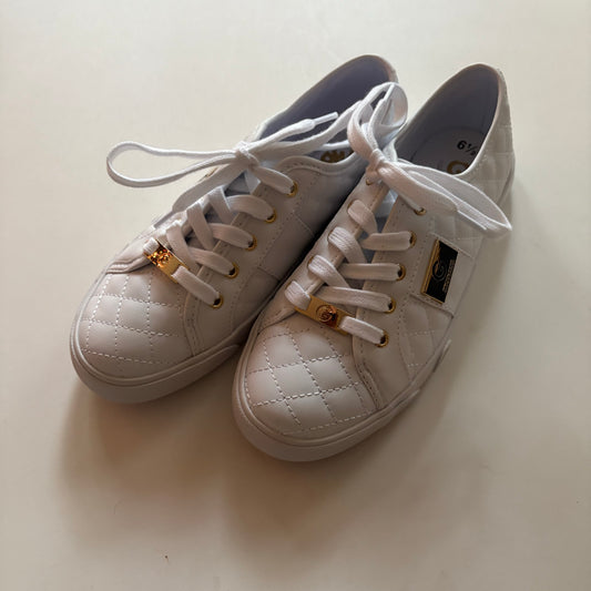 Shoes Athletic By Guess In White, Size: 6.5