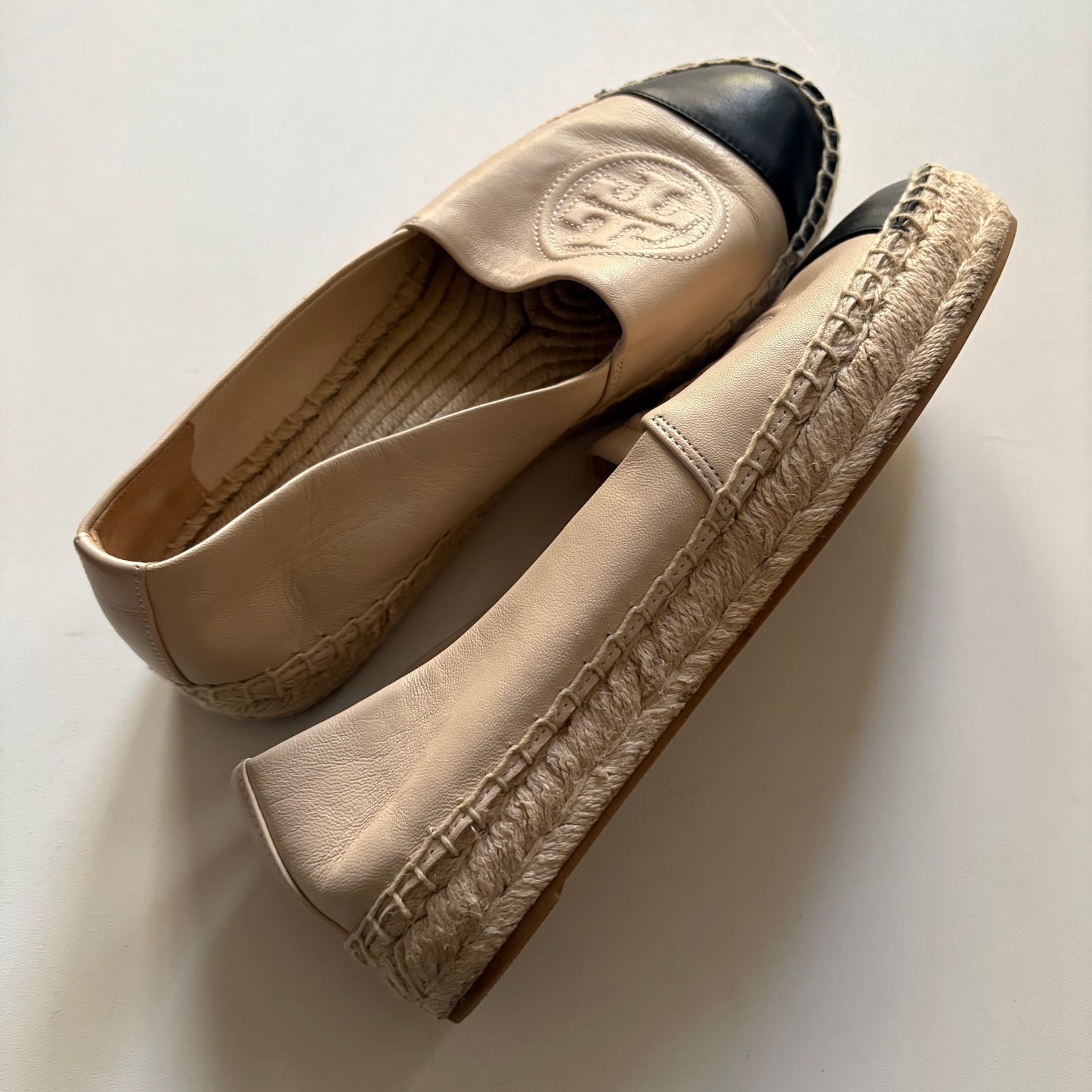 Shoes Flats By Tory Burch In Cream, Size: 7.5