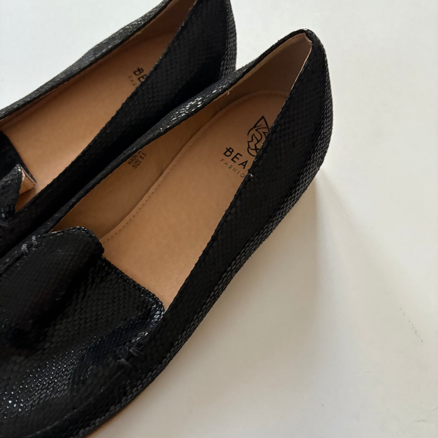 Shoes Flats By Cmc In Black, Size: 8.5