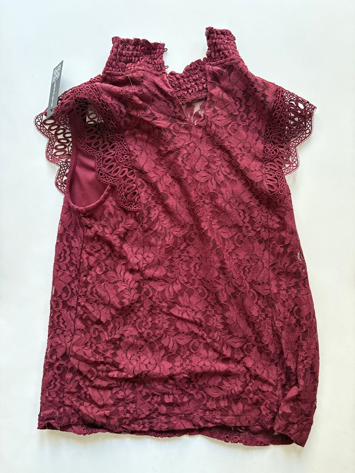 Top Sleeveless By Cable And Gauge In Maroon, Size: L