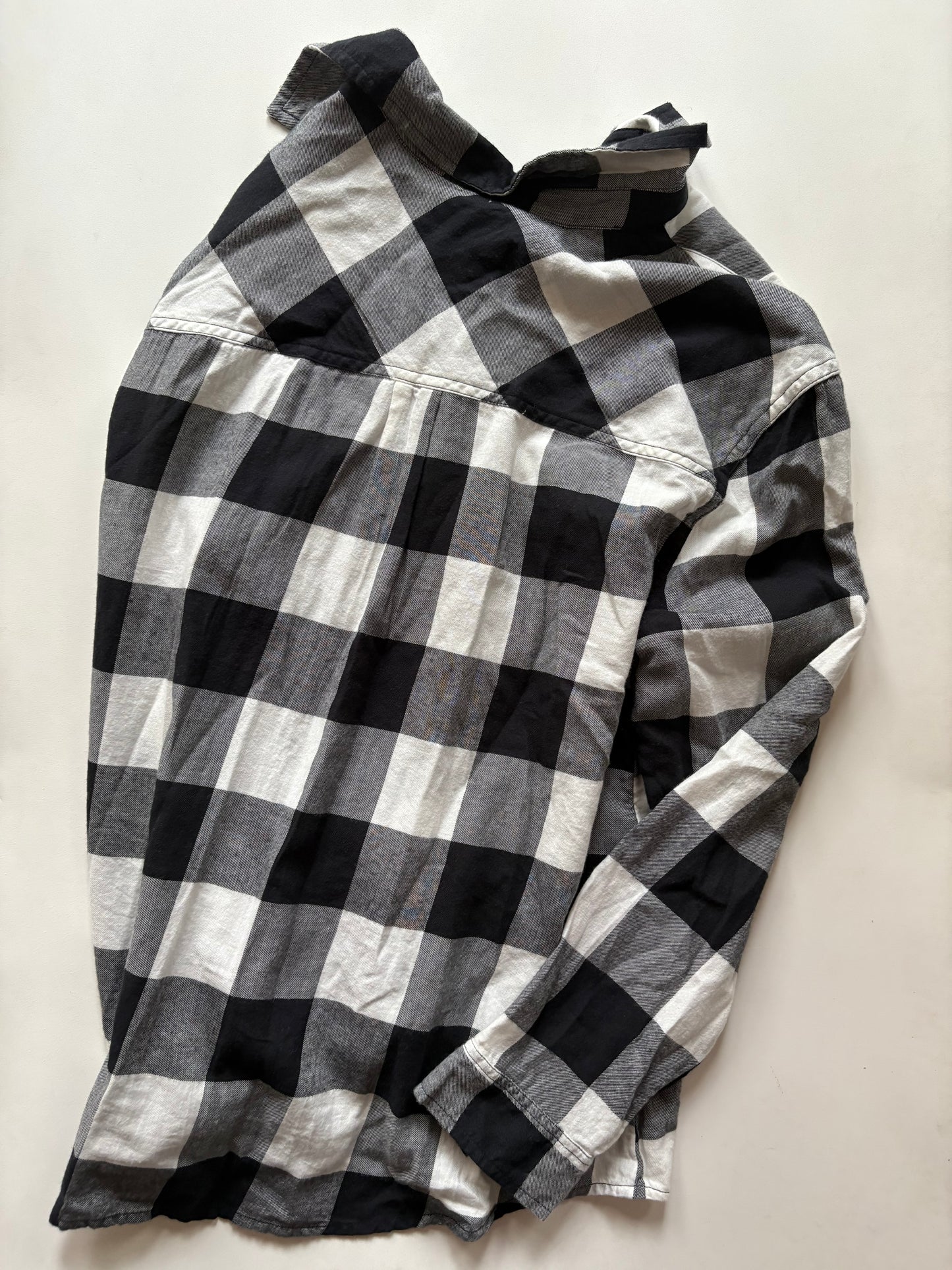 Top Long Sleeve By True Craft In Plaid Pattern, Size: L