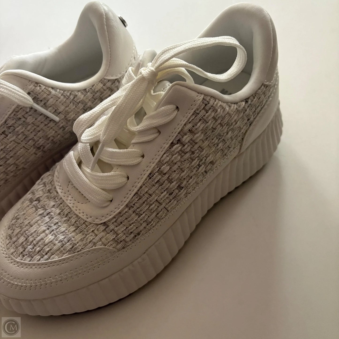 Shoes Designer By Michael Kors In White, Size: 6.5
