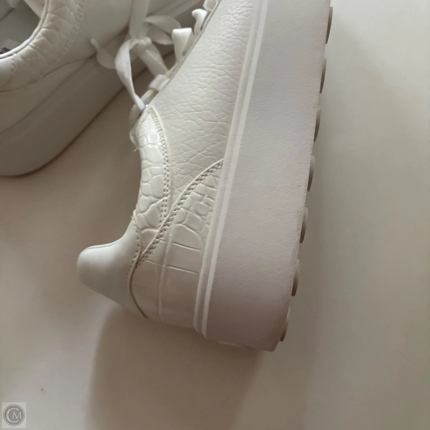 Shoes Designer By Michael Kors In White, Size: 11