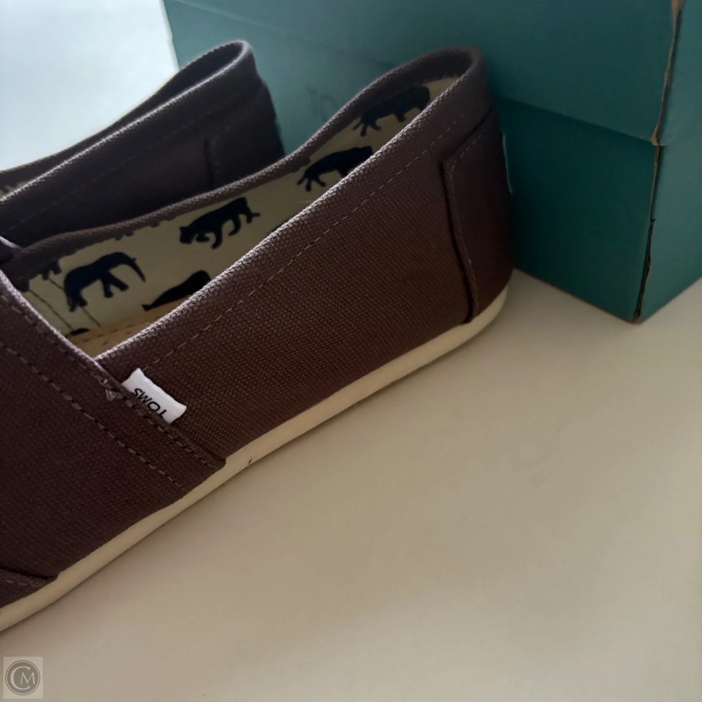 Shoes Flats By Toms In Grey, Size: 9