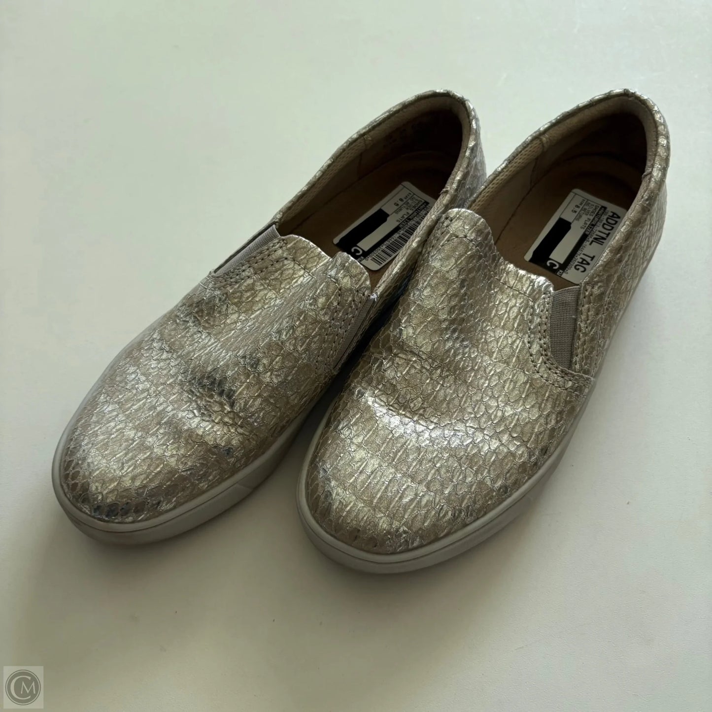 Shoes Flats By Naturalizer In Silver, Size: 8.5