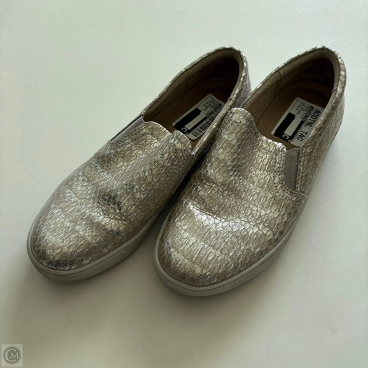 Shoes Flats By Naturalizer In Silver, Size: 8.5