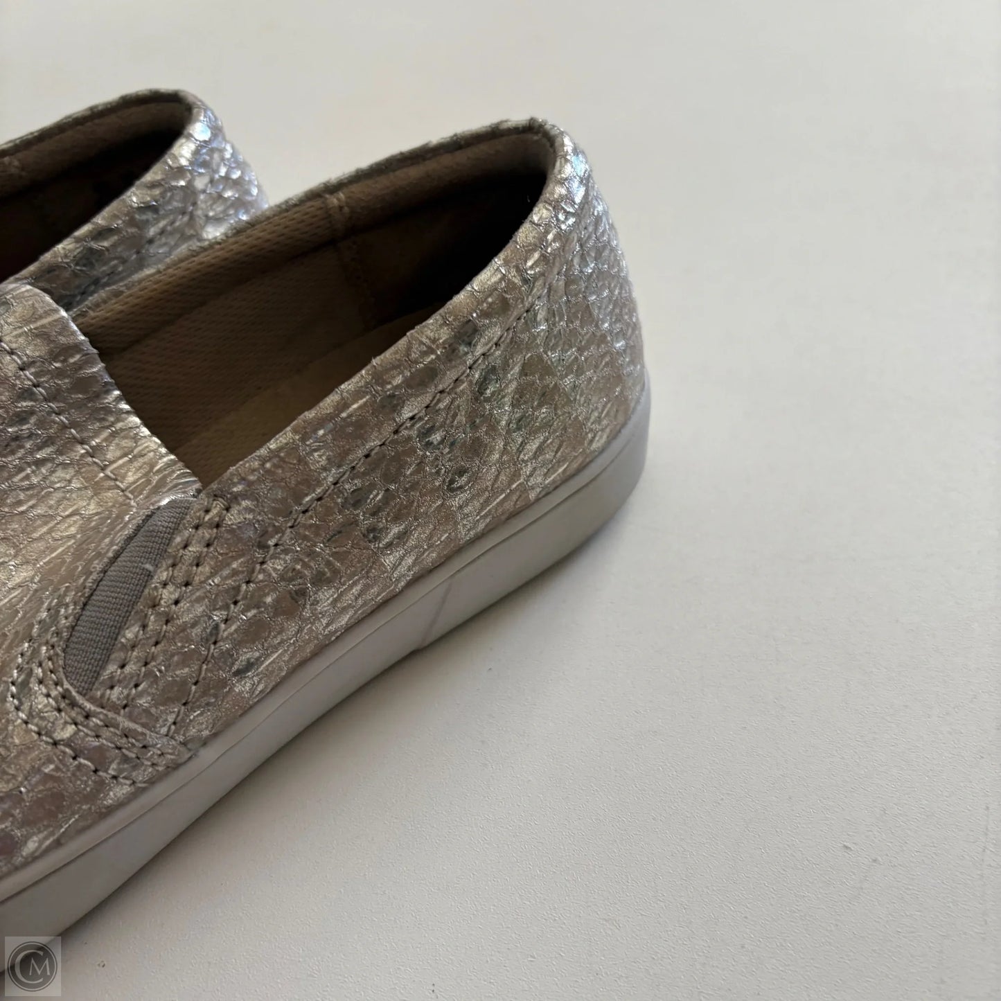 Shoes Flats By Naturalizer In Silver, Size: 8.5