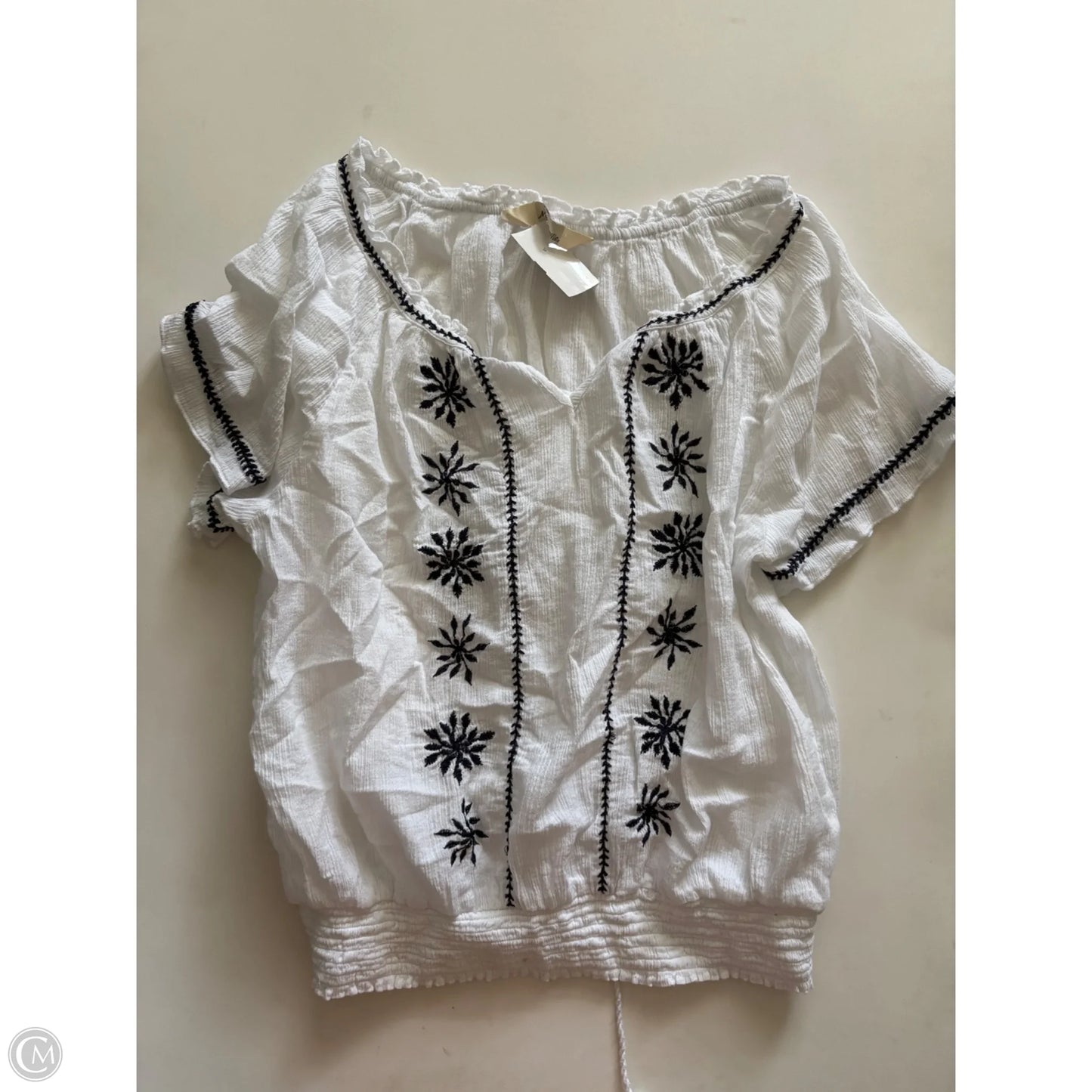 Top Short Sleeve By Clothes Mentor In White, Size: L