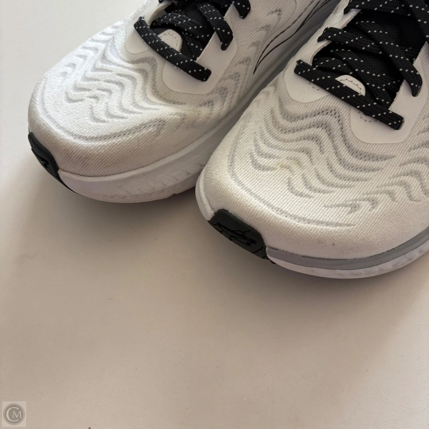 Shoes Athletic By Altra In White, Size: 9