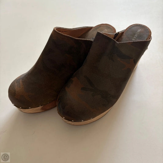 Shoes Heels Block By Chelsea And Violet In Camouflage Print, Size: 8.5