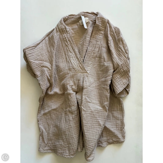 Top Short Sleeve By Clothes Mentor In Tan, Size: Osfm