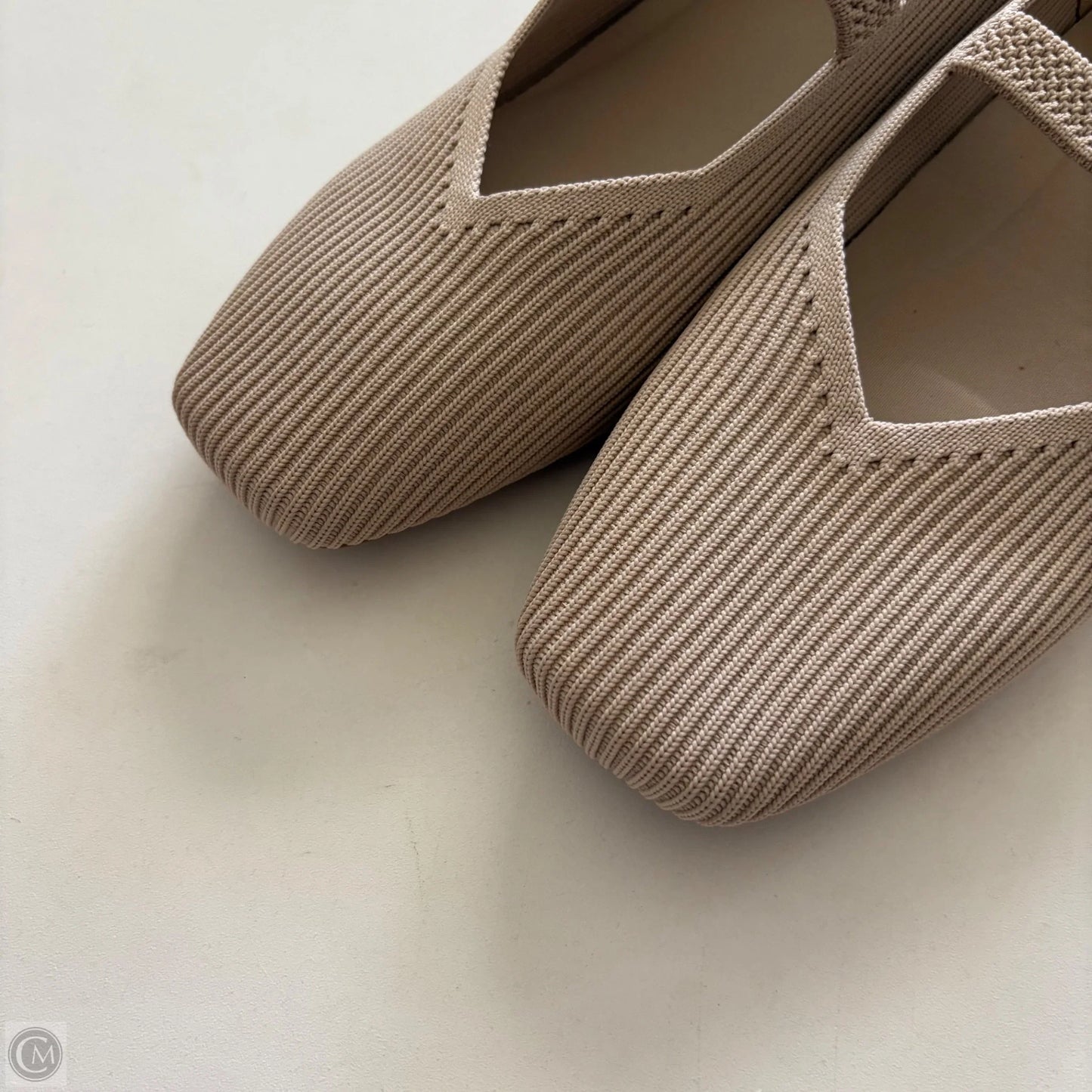 Shoes Flats By Vivaia In Beige, Size: 9