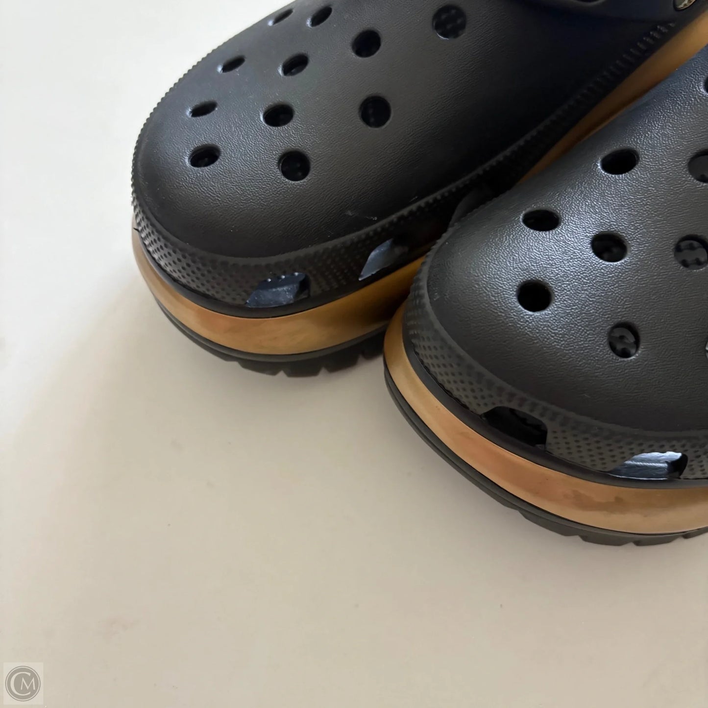 Shoes Sneakers Platform By Crocs In Black & Gold, Size: 8