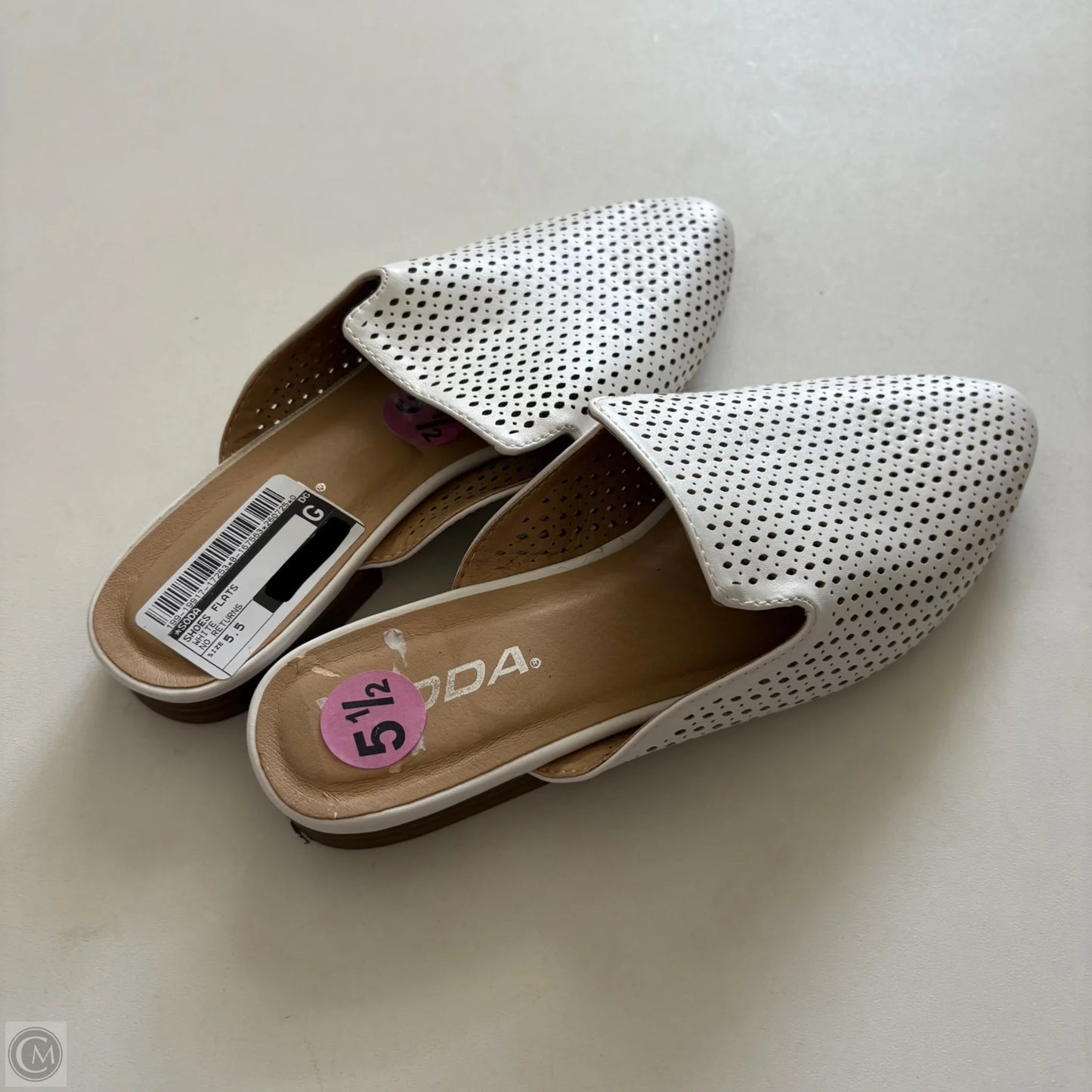 Shoes Flats By Soda In White, Size: 5.5