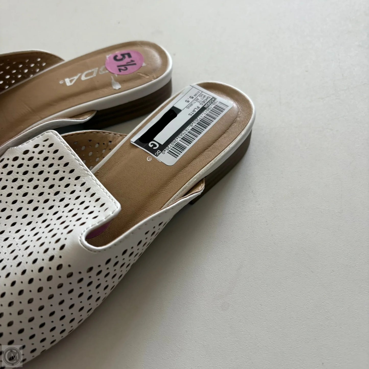 Shoes Flats By Soda In White, Size: 5.5