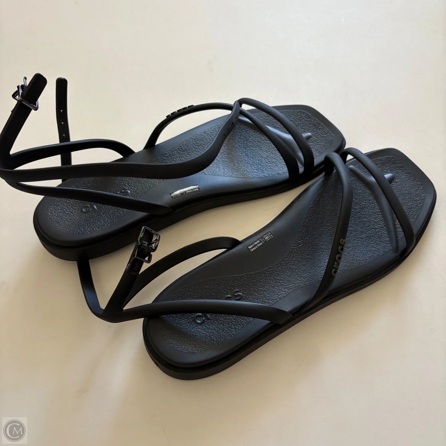 Sandals Flats By Crocs In Black, Size: 10