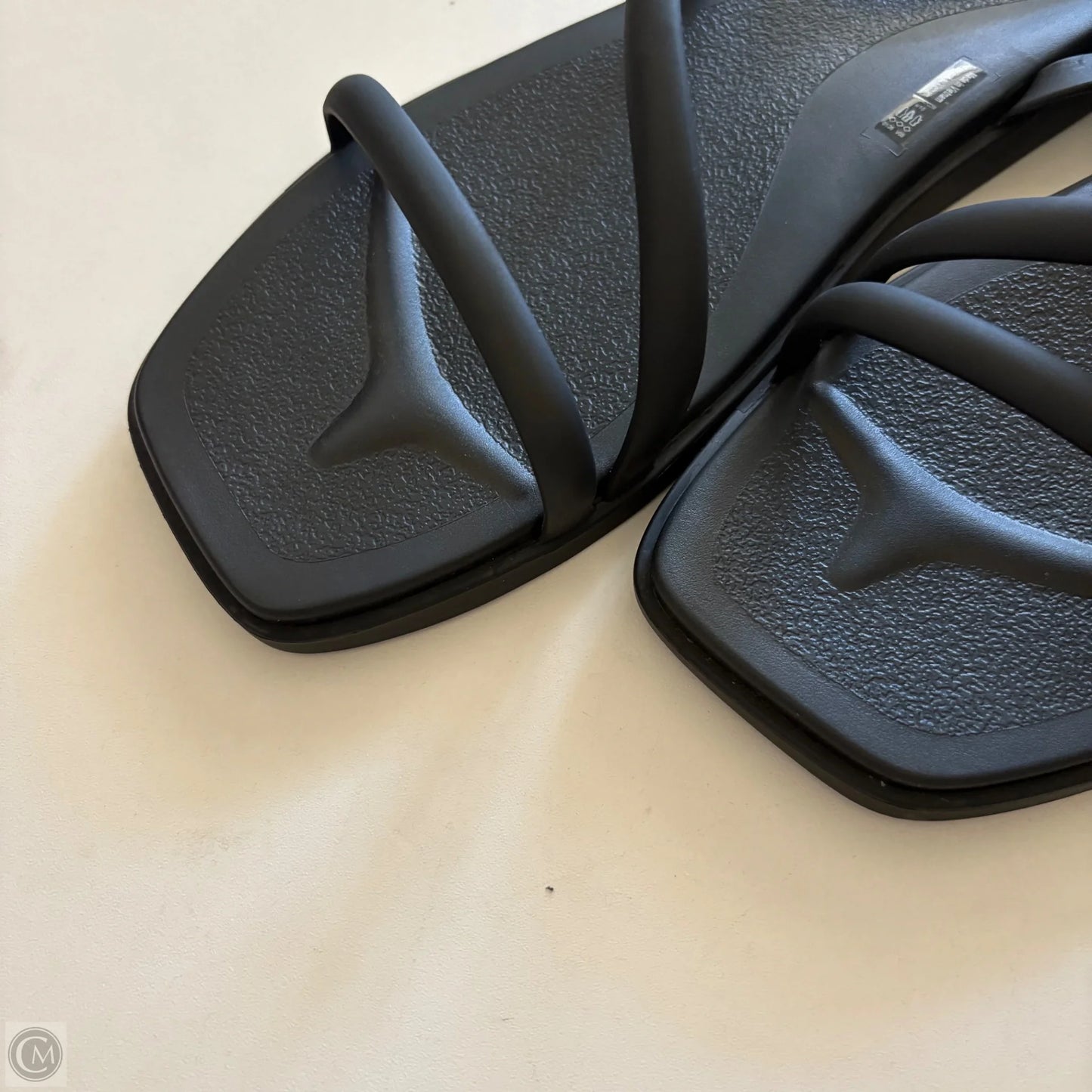 Sandals Flats By Crocs In Black, Size: 10